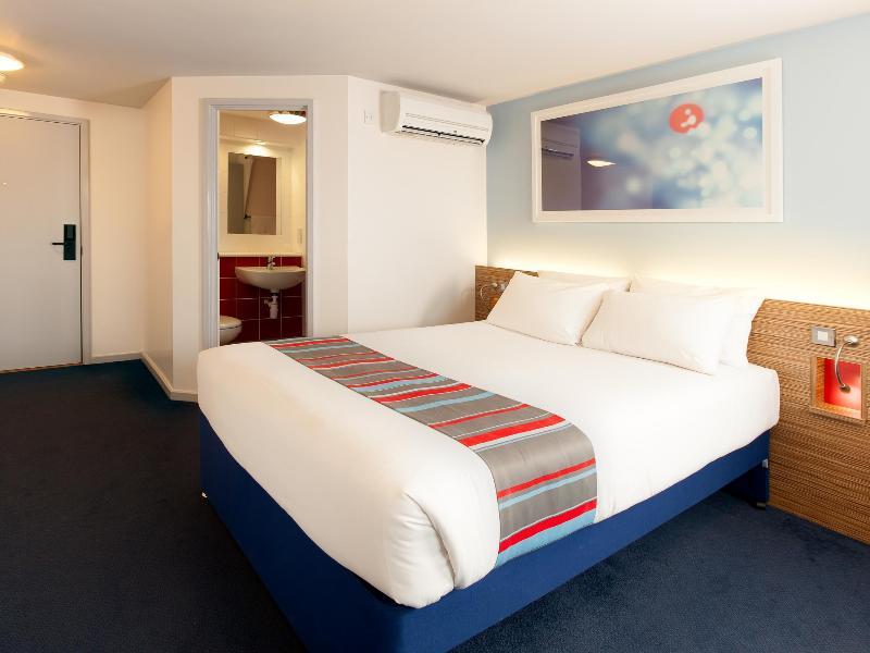 Travelodge London Hounslow Bagian luar foto