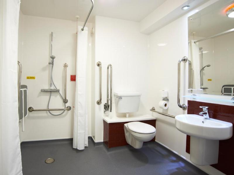 Travelodge London Hounslow Bagian luar foto