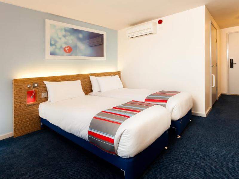 Travelodge London Hounslow Bagian luar foto