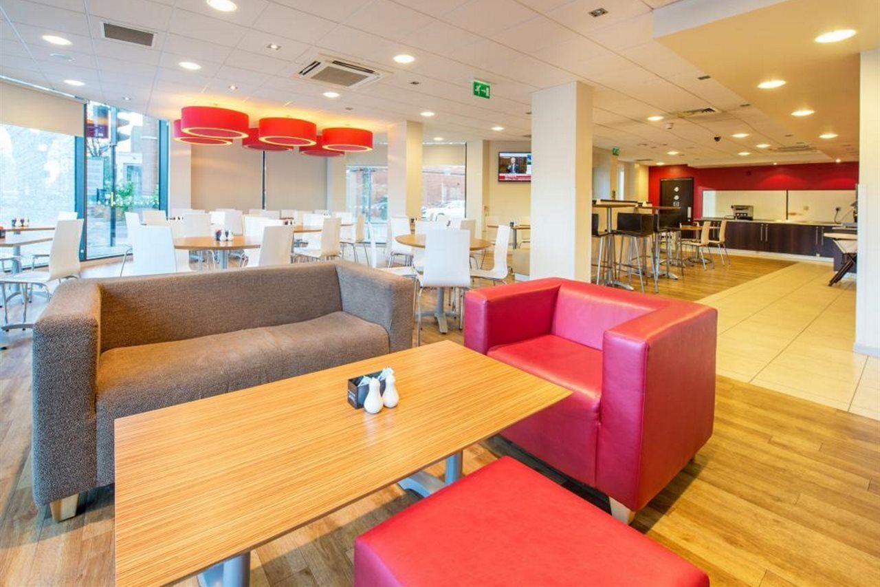 Travelodge London Hounslow Bagian luar foto