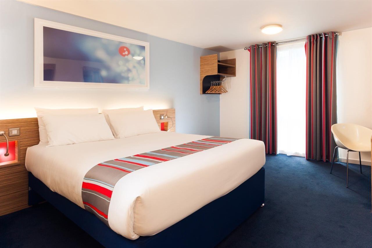 Travelodge London Hounslow Bagian luar foto